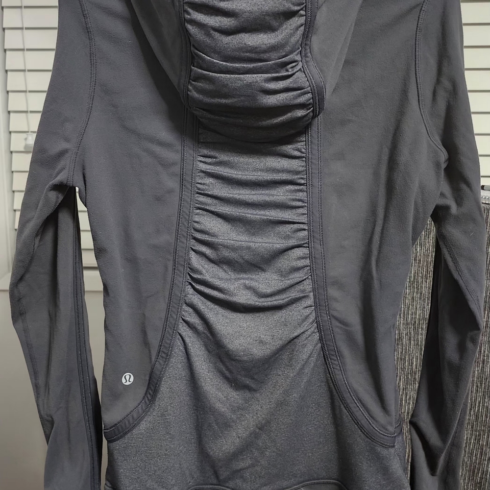 Lululemon Size 6 Gray Ruched Zip-Up Jacket - Picture 2 of 5